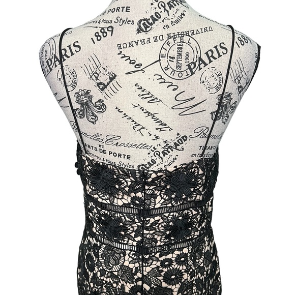 Monique Lhuillier Dress - Picture 12 of 17